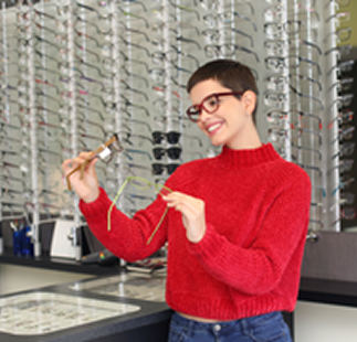 Find Your Perfect Match: Choosing Eyewear Colours for Your Skin Tone