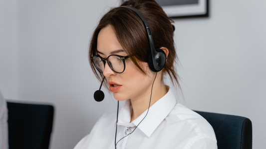 Smart Style for Busy Days: Glasses for Administrative Assistants
